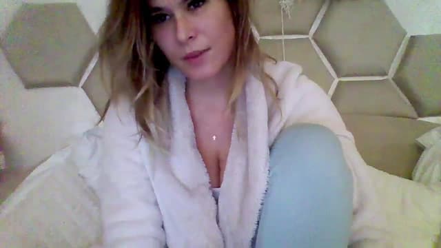 Gallery image thumbnail from Isa__'s myfreecams stream on, 11/06/2024, 16:16 image 4 of 20