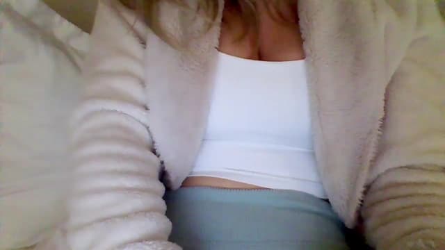 Gallery image thumbnail from Isa__'s myfreecams stream on, 11/06/2024, 16:16 image 14 of 20