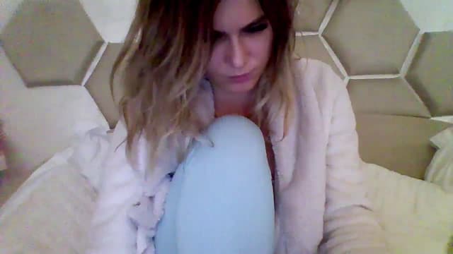 Gallery image thumbnail from Isa__'s myfreecams stream on, 11/06/2024, 16:16 image 7 of 20