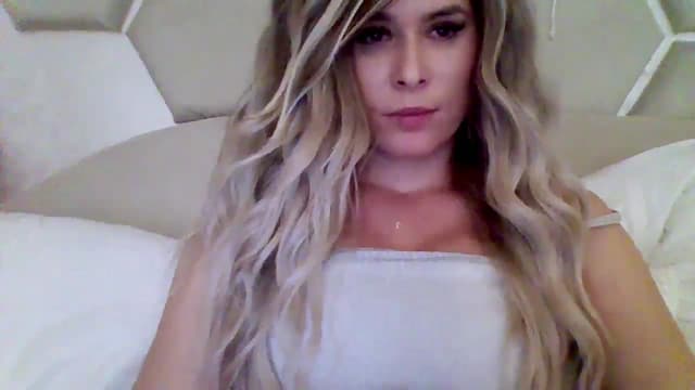 Gallery image thumbnail from Isa__'s myfreecams stream on, 11/09/2024, 17:34 image 8 of 20