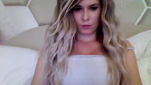 Gallery image thumbnail from Isa__'s myfreecams stream on, 11/09/2024, 17:34 image 7 of 20