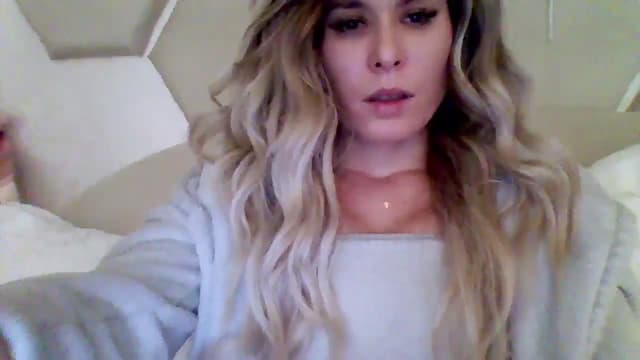 Gallery image thumbnail from Isa__'s myfreecams stream on, 11/09/2024, 22:20 image 12 of 20