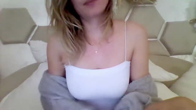 Gallery image thumbnail from Isa__'s myfreecams stream on, 11/26/2024, 18:50 image 4 of 20
