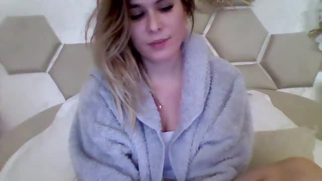 Gallery image thumbnail from Isa__'s myfreecams stream on, 11/26/2024, 20:31 image 14 of 20