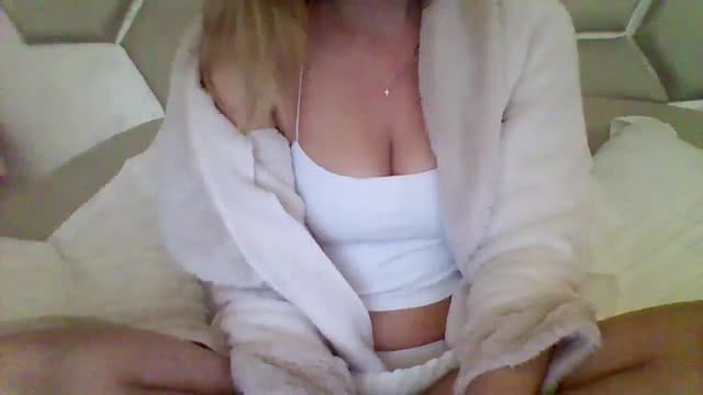 Gallery image thumbnail from Isa__'s myfreecams stream on, 11/27/2024, 12:23 image 5 of 20