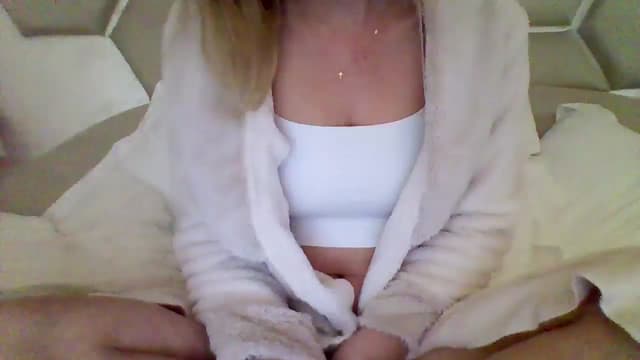 Gallery image thumbnail from Isa__'s myfreecams stream on, 11/27/2024, 12:23 image 1 of 20