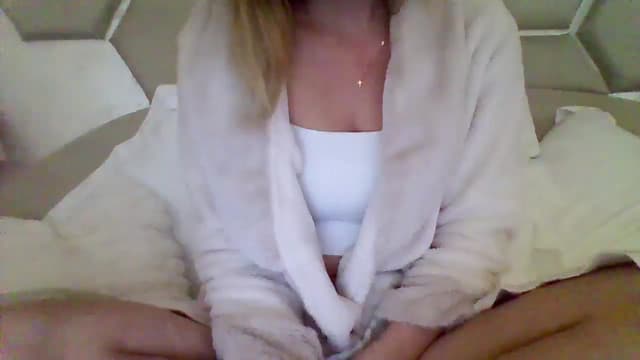 Gallery image thumbnail from Isa__'s myfreecams stream on, 11/27/2024, 12:23 image 4 of 20