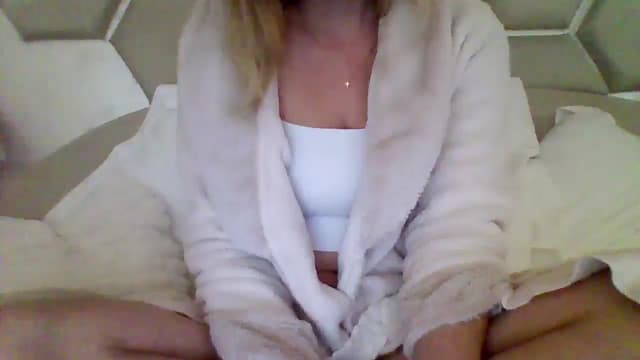 Gallery image thumbnail from Isa__'s myfreecams stream on, 11/27/2024, 12:23 image 3 of 20