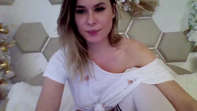 Gallery image thumbnail from Isa__'s myfreecams stream on, 12/27/2024, 13:45 image 9 of 20