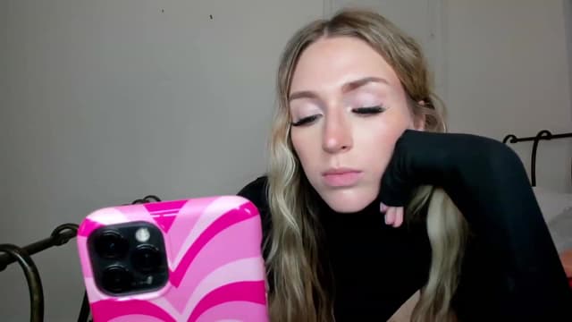 Gallery image thumbnail from ItsLo's myfreecams stream on, 11/21/2022, 23:58 image 16 of 20
