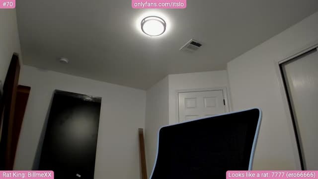 Gallery image thumbnail from ItsLo's myfreecams stream on, 06/30/2024, 03:03 image 11 of 20