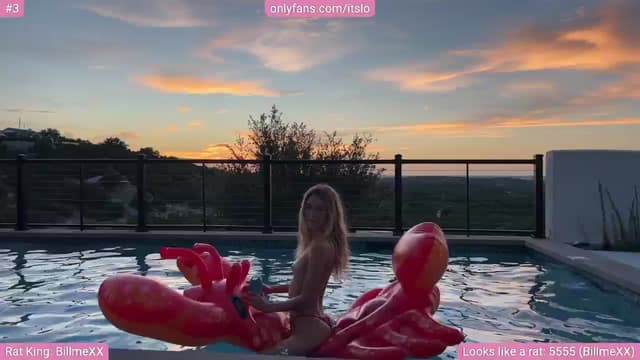 Gallery image thumbnail from ItsLo's myfreecams stream on, 08/15/2024, 02:02 image 7 of 20