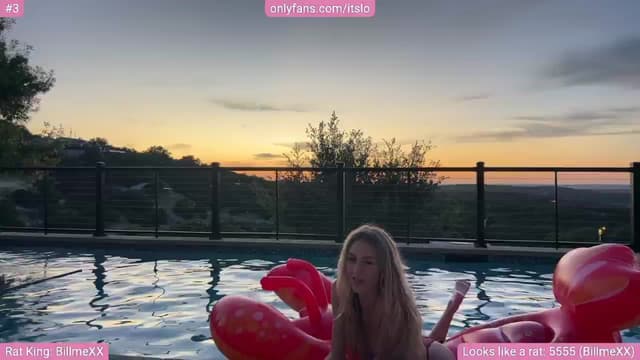 Gallery image thumbnail from ItsLo's myfreecams stream on, 08/15/2024, 02:02 image 11 of 20