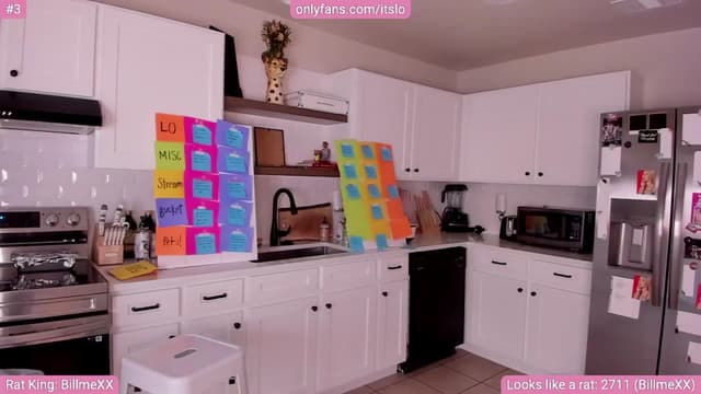 Gallery image thumbnail from ItsLo's myfreecams stream on, 08/23/2024, 01:13 image 3 of 20