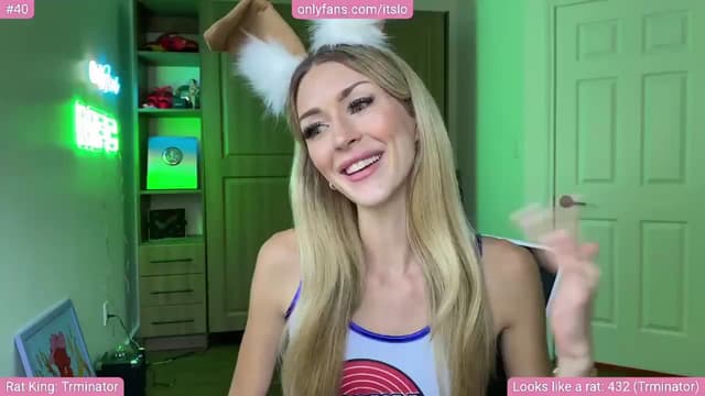 Gallery image thumbnail from ItsLo's myfreecams stream on, 10/20/2024, 19:21 image 15 of 20