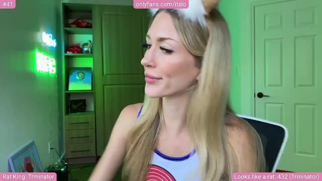 Gallery image thumbnail from ItsLo's myfreecams stream on, 10/20/2024, 19:21 image 8 of 20