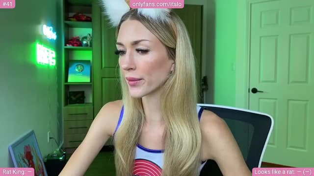 Gallery image thumbnail from ItsLo's myfreecams stream on, 10/20/2024, 19:21 image 1 of 20