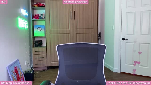 Gallery image thumbnail from ItsLo's myfreecams stream on, 10/20/2024, 20:35 image 14 of 20