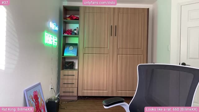 Gallery image thumbnail from ItsLo's myfreecams stream on, 10/25/2024, 24:30 image 8 of 20