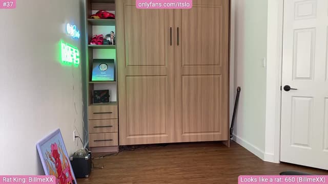 Gallery image thumbnail from ItsLo's myfreecams stream on, 10/25/2024, 24:30 image 5 of 20