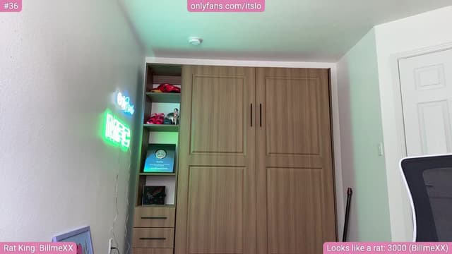 Gallery image thumbnail from ItsLo's myfreecams stream on, 10/26/2024, 21:47 image 8 of 20