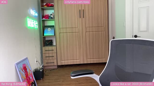 Gallery image thumbnail from ItsLo's myfreecams stream on, 10/26/2024, 21:47 image 14 of 20