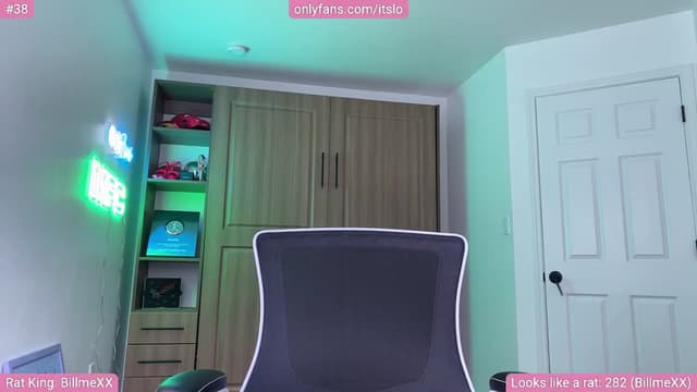 Gallery image thumbnail from ItsLo's myfreecams stream on, 10/29/2024, 23:14 image 6 of 20