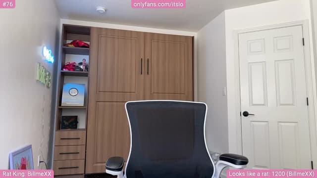 Gallery image thumbnail from ItsLo's myfreecams stream on, 11/11/2024, 22:39 image 16 of 20