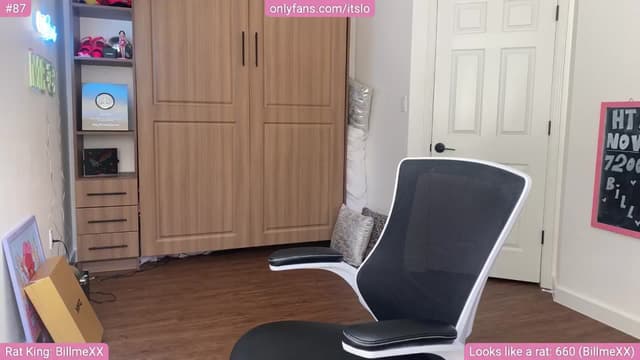 Gallery image thumbnail from ItsLo's myfreecams stream on, 11/18/2024, 23:04 image 2 of 20