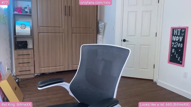 Gallery image thumbnail from ItsLo's myfreecams stream on, 11/18/2024, 23:04 image 17 of 20