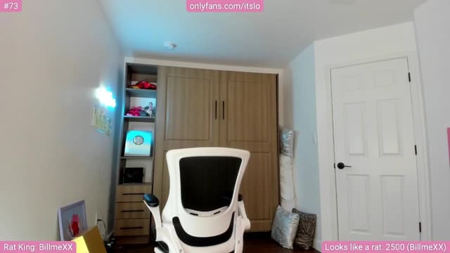 Gallery image thumbnail from ItsLo's myfreecams stream on, 11/20/2024, 03:14 image 16 of 20
