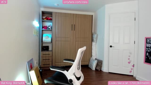 Gallery image thumbnail from ItsLo's myfreecams stream on, 11/23/2024, 24:15 image 14 of 20