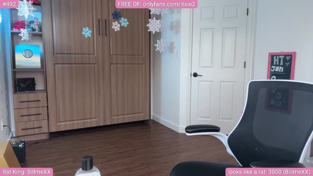 Gallery image thumbnail from ItsLo's myfreecams stream on, 01/06/2025, 23:31 image 19 of 20