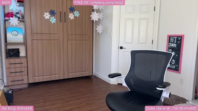 Gallery image thumbnail from ItsLo's myfreecams stream on, 01/07/2025, 20:29 image 18 of 20