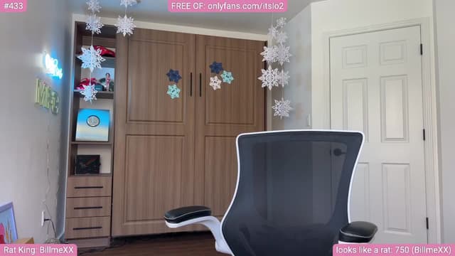 Gallery image thumbnail from ItsLo's myfreecams stream on, 01/07/2025, 20:29 image 10 of 20