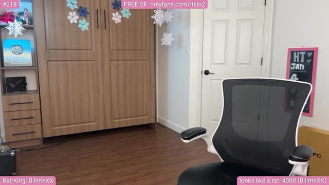 Gallery image thumbnail from ItsLo's myfreecams stream on, 01/17/2025, 22:54 image 2 of 20