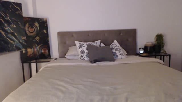 Gallery image thumbnail from ItsMe's myfreecams stream on, 10/19/2023, 13:45 image 7 of 20