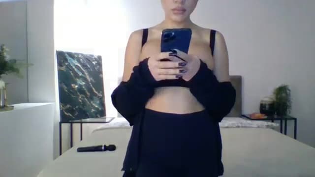 Gallery image thumbnail from ItsMe's myfreecams stream on, 11/16/2023, 10:45 image 14 of 20
