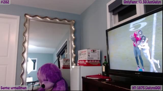 Gallery image thumbnail from Jalyn's myfreecams stream on, 12/06/2022, 04:05 image 5 of 20