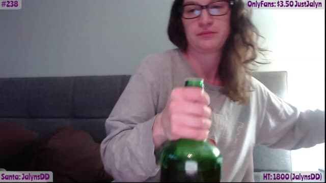 Gallery image thumbnail from Jalyn's myfreecams stream on, 12/10/2022, 17:15 image 3 of 20