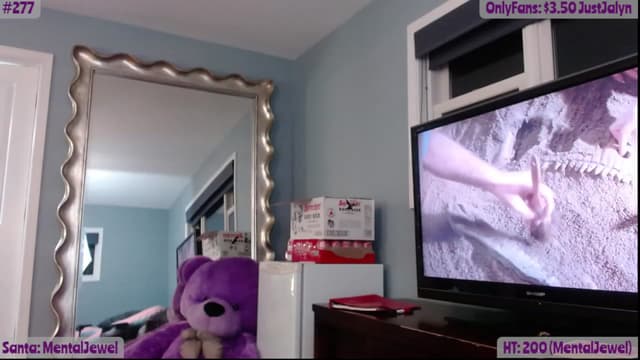 Gallery image thumbnail from Jalyn's myfreecams stream on, 12/13/2022, 24:07 image 2 of 20