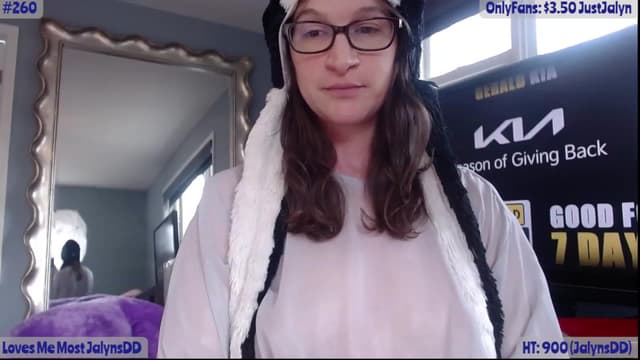 Gallery image thumbnail from Jalyn's myfreecams stream on, 12/31/2022, 18:56 image 14 of 20