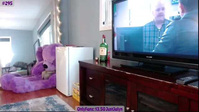 Gallery image thumbnail from Jalyn's myfreecams stream on, 08/05/2023, 20:06 image 11 of 20
