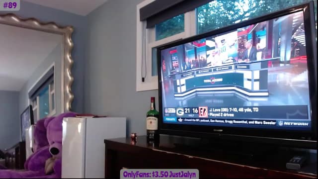 Gallery image thumbnail from Jalyn's myfreecams stream on, 08/12/2023, 01:05 image 3 of 20