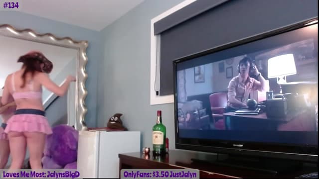 Gallery image thumbnail from Jalyn's myfreecams stream on, 10/21/2023, 24:21 image 10 of 20