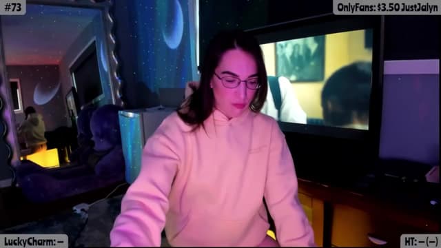Gallery image thumbnail from Jalyn's myfreecams stream on, 04/01/2025, 24:00 image 2 of 20