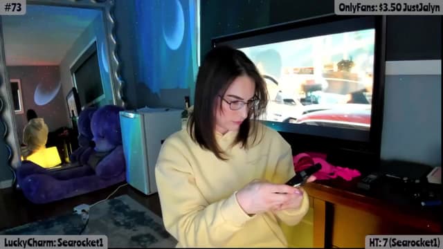 Gallery image thumbnail from Jalyn's myfreecams stream on, 04/01/2025, 24:00 image 12 of 20