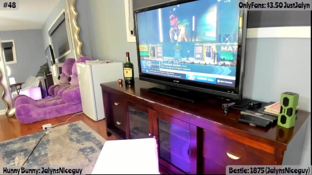 Gallery image thumbnail from Jalyn's myfreecams stream on, 04/25/2025, 03:01 image 3 of 20