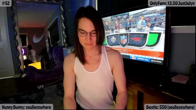 Gallery image thumbnail from Jalyn's myfreecams stream on, 04/26/2025, 02:02 image 6 of 20