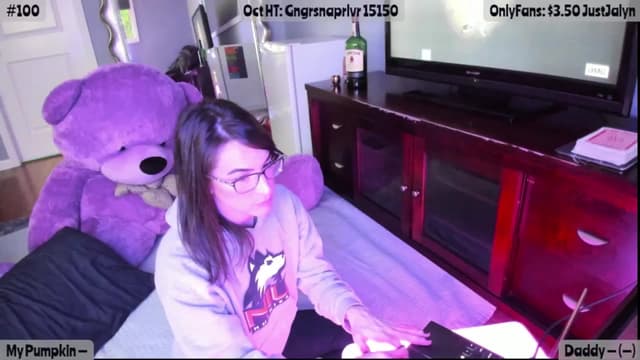 Gallery image thumbnail from Jalyn's myfreecams stream on, 10/25/2025, 24:03 image 3 of 20